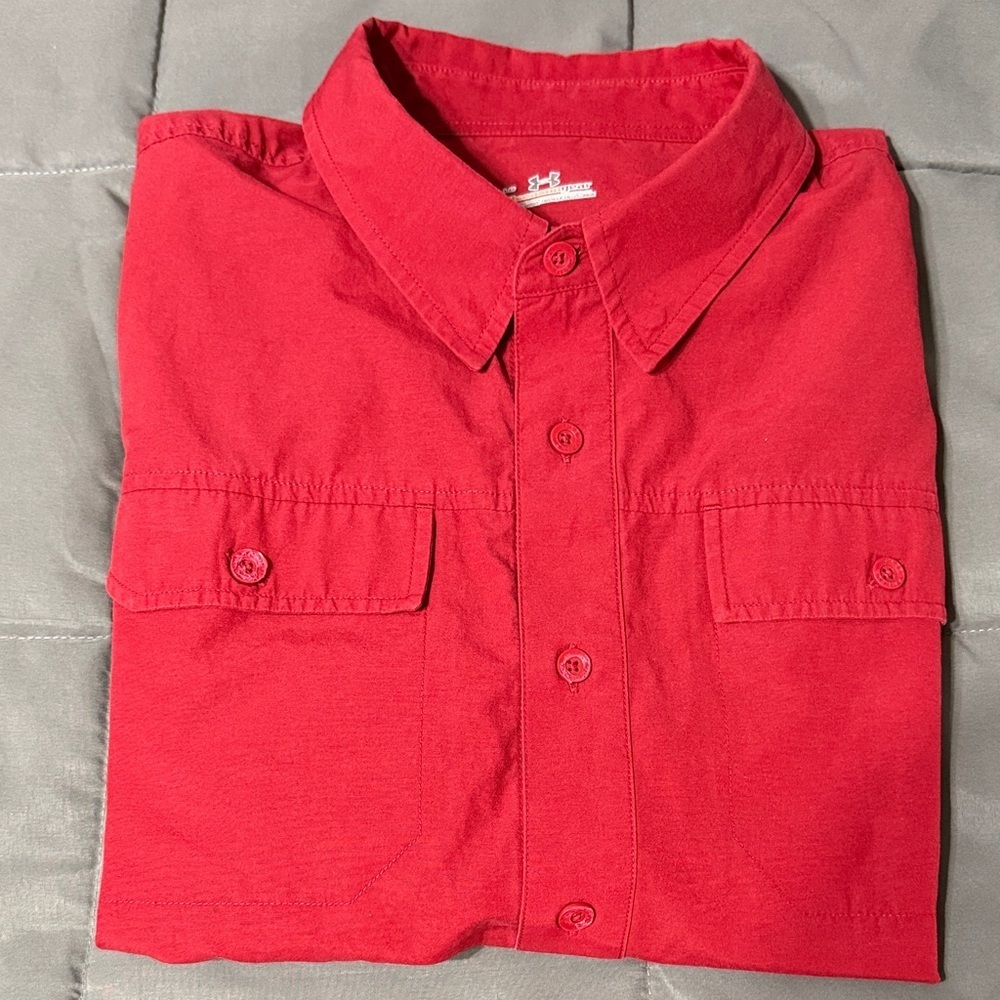 Under Armour Allseason Gear short sleeved button down. Large